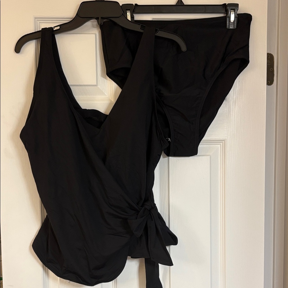 Lands' End Black Swim Tankini set, top and bottoms included